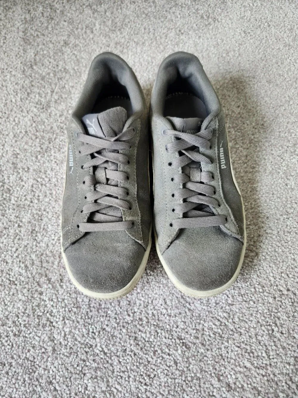 Woman's Puma Sneakers / Suede Gray / Size 7